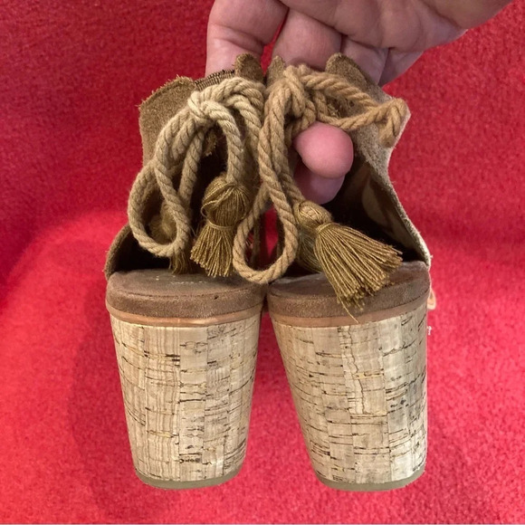 TOMS Sz 9.5 Stacked  Heel Perforated Suede Peep Toe Tie in Back Booties Shooties - Picture 6 of 9